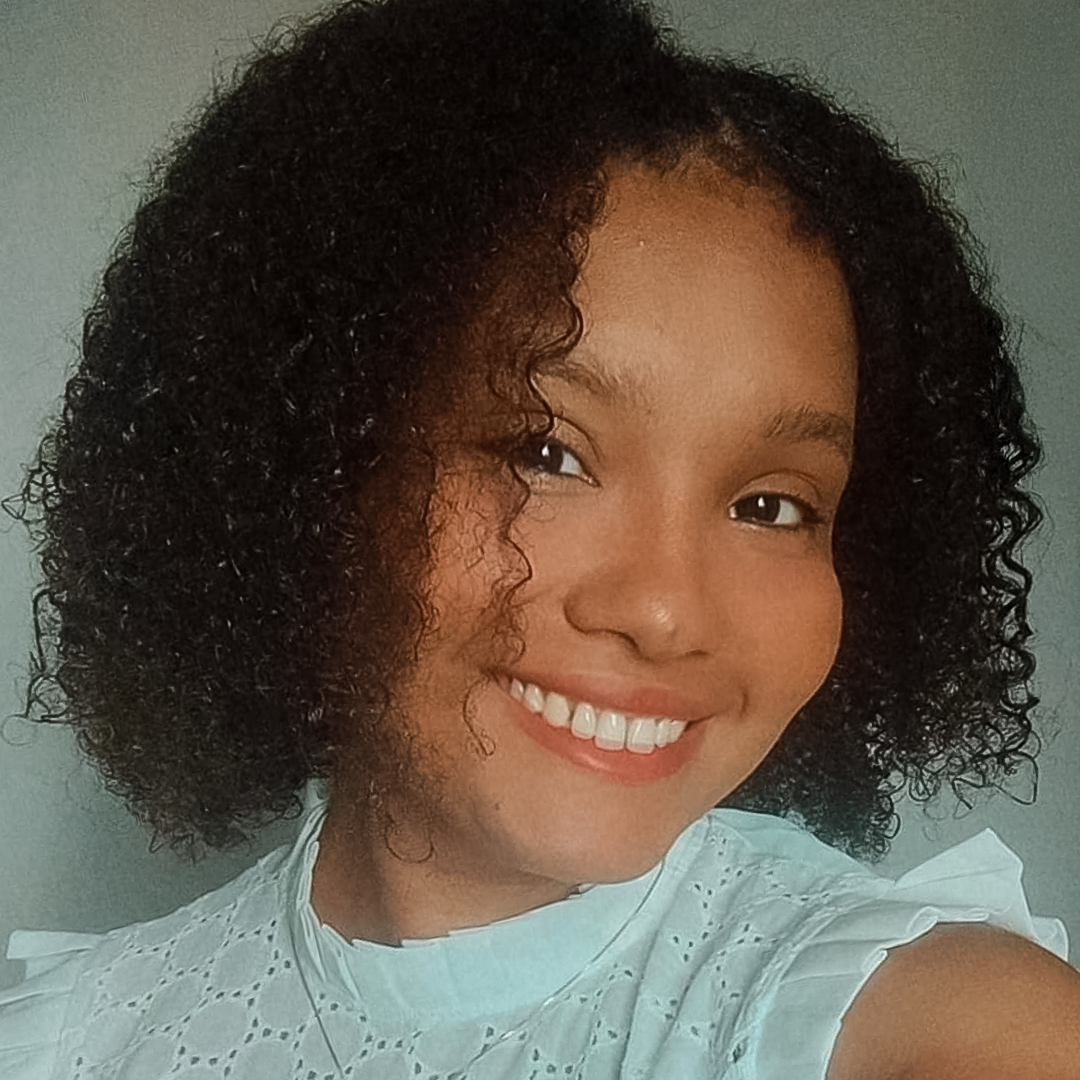 Aline Jesus, designer de social media
